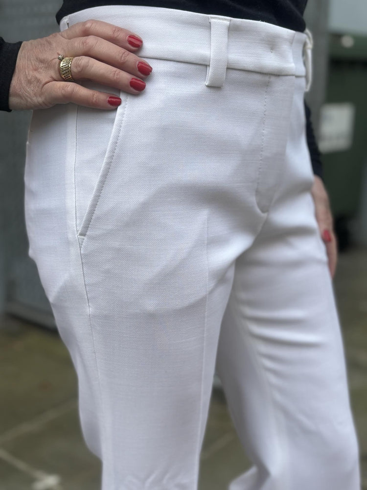 
                  
                    Hvide bukser fra SLOWEAR
                  
                