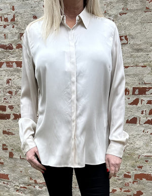 
                  
                    Beige silkeskjorte fra Stenstrøms
                  
                